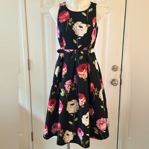 Floral Dress with belt and pockets SIZE 6 - Vintage Style